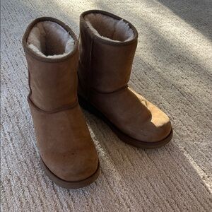 UGG Classic Short Boots Chestnut Size 5 Youth 1019646K Preowned